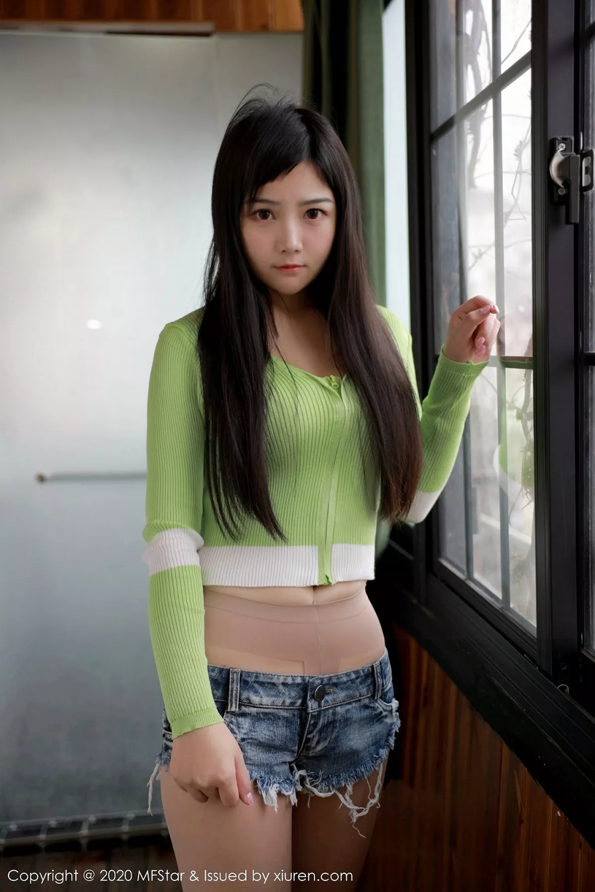 秀人集.com_[MFStar模范学院]Vol.290_嫩模徐微微mia私房脱牛仔裤露无内肉丝翘臀诱惑写真63P