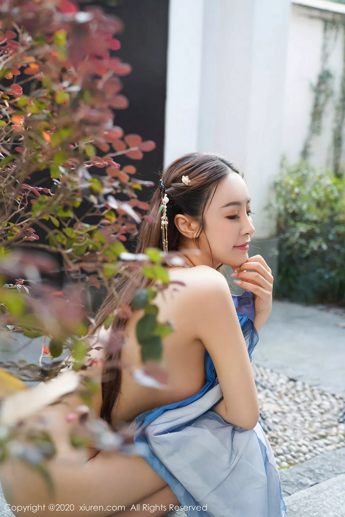 秀人集.com_[XiuRen秀人网]No.1983_嫩模周井空室外园林古装服饰半脱秀火辣身材撩人诱惑写真41P
