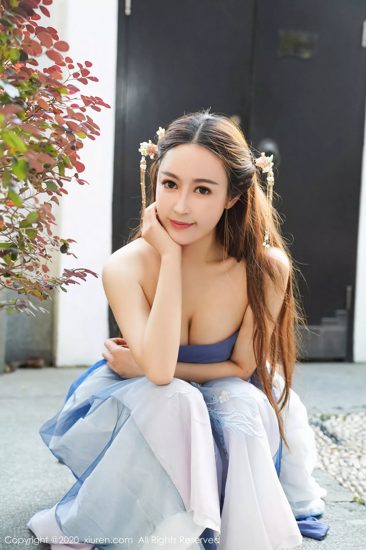 秀人集.com_[XiuRen秀人网]No.1983_嫩模周井空室外园林古装服饰半脱秀火辣身材撩人诱惑写真41P