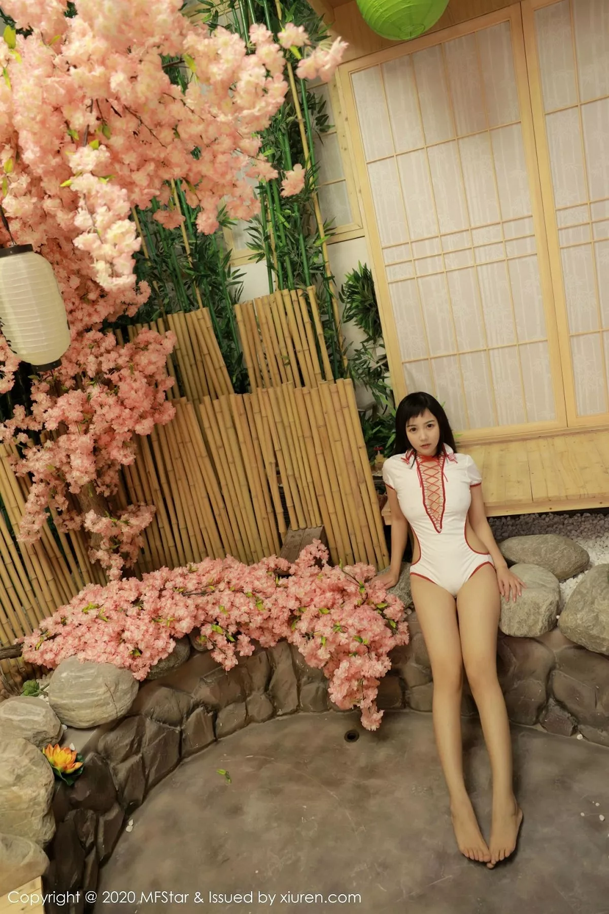 秀人集.com_[MFStar模范学院]Vol.297_嫩模徐微微mia户外高叉连体衣半脱露丰乳肥臀极致诱惑写真56P