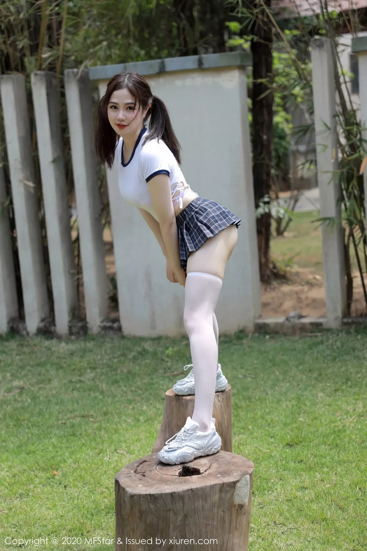 秀人集.com_[MFStar模范学院]Vol.305_嫩模蛋糕Cake三亚旅拍泳池经典JK服饰秀火辣身材诱惑写真40P