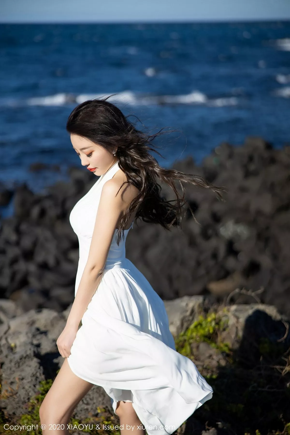 秀人集.com_[XiaoYu画语界]Vol.286_女神杨晨晨sugar济州岛旅拍私房银色吊裙半脱露豪乳诱惑写真83P