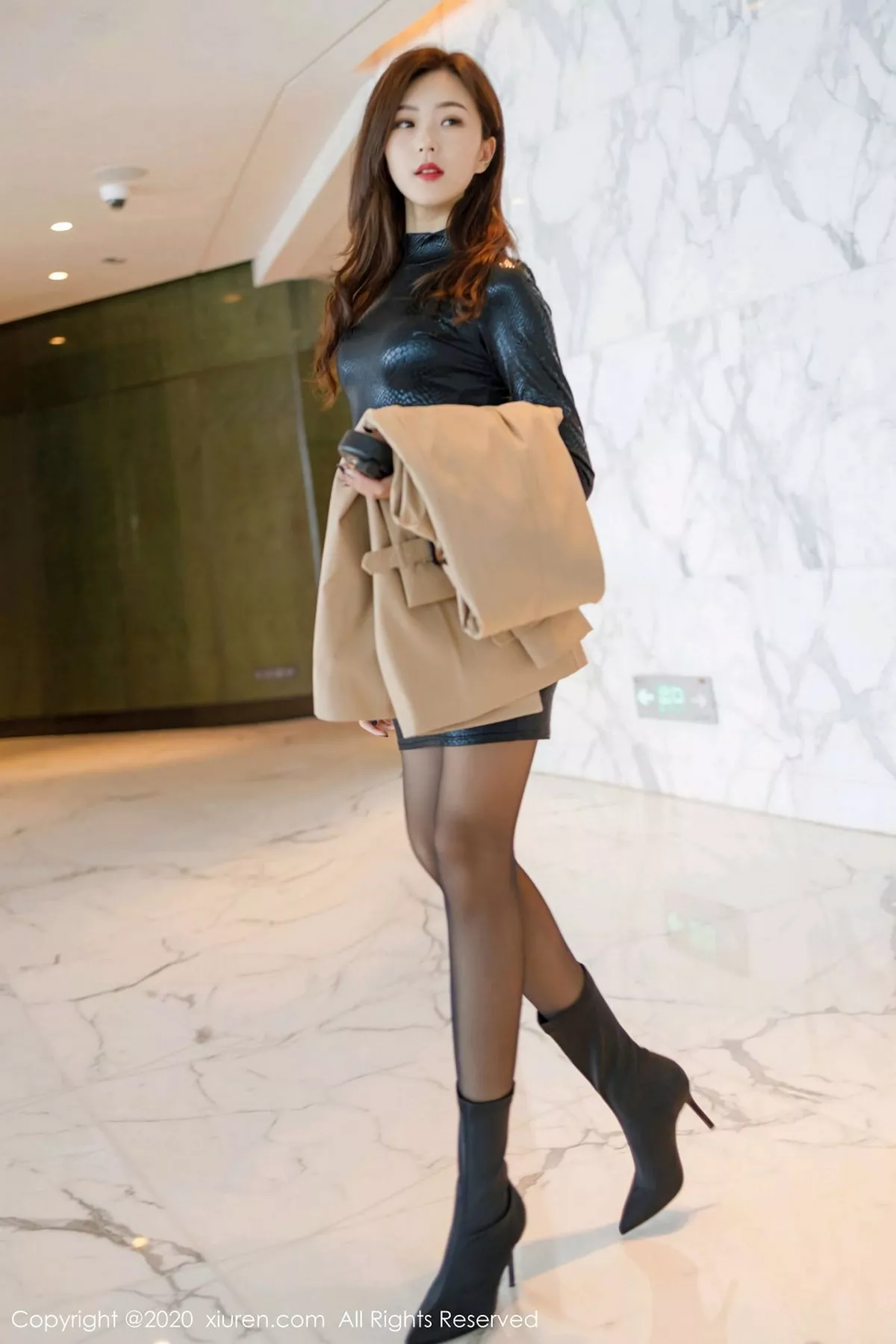 秀人集.com_[XiuRen秀人网]No.2149_嫩模杨紫嫣Cynthia宾馆剧情尾随主题紧身衣配无内黑丝魅惑写真70P