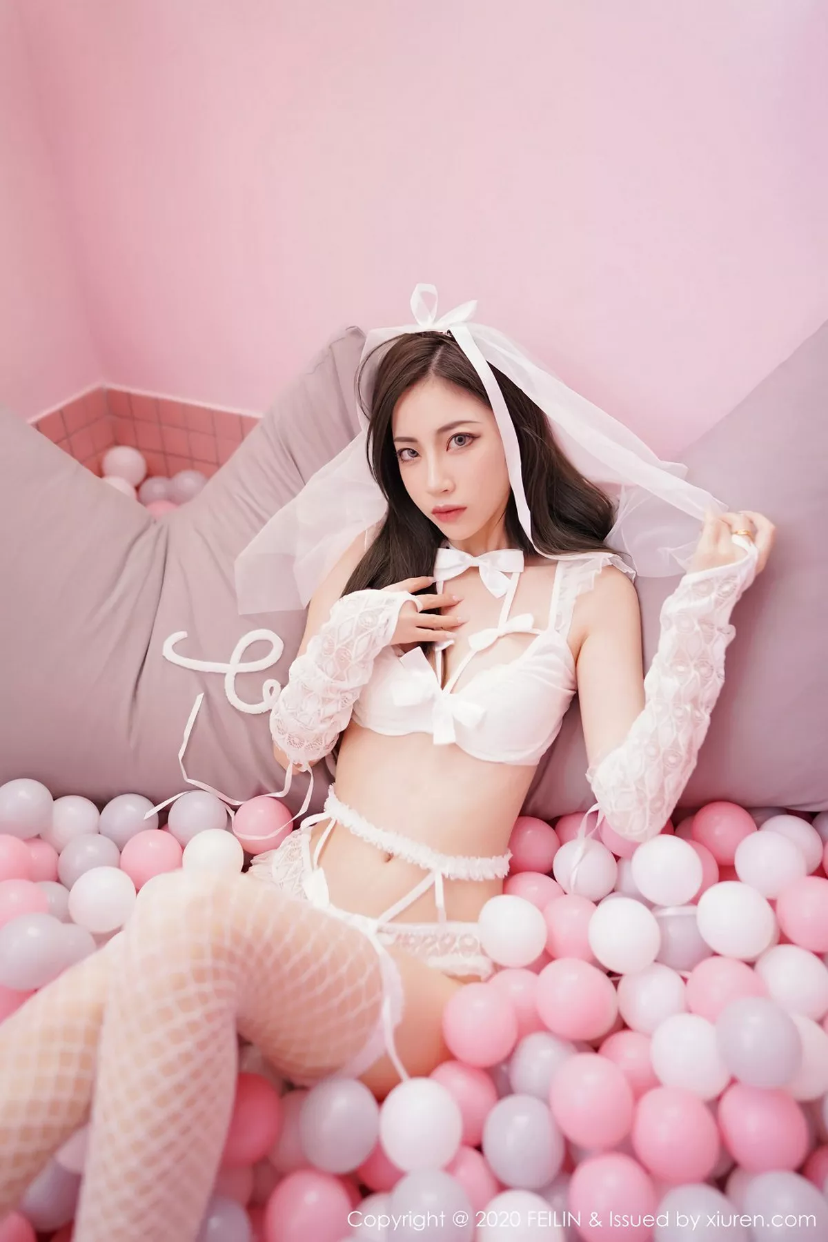 秀人集.com_[FeiLin嗲囡囡]VOL.231_嫩模贾诗晗私房内衣吊带白丝网袜+黑色猫耳内衣完美诱惑写真90P