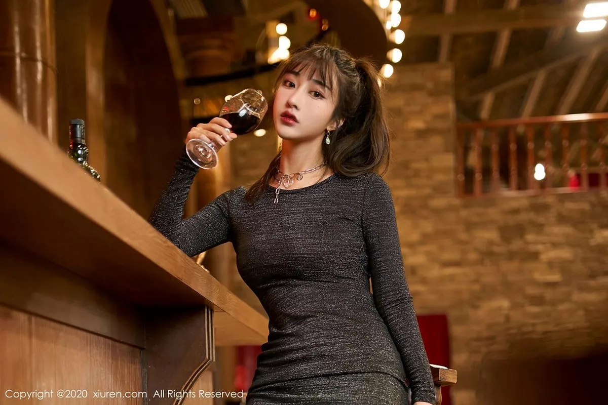 秀人集.com_[XiuRen秀人网]No.2085_嫩模Betty林子欣酒吧主题私房紧身包臀连身裙露翘臀诱惑写真41P