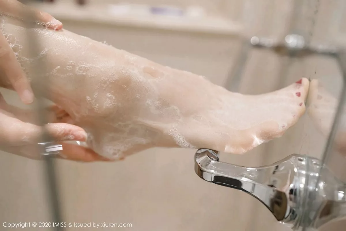 秀人集.com_[IMISS爱蜜社]Vol.451_嫩模蓝夏Akasha私房浴室白色高叉连体衣湿身透视诱惑写真74P