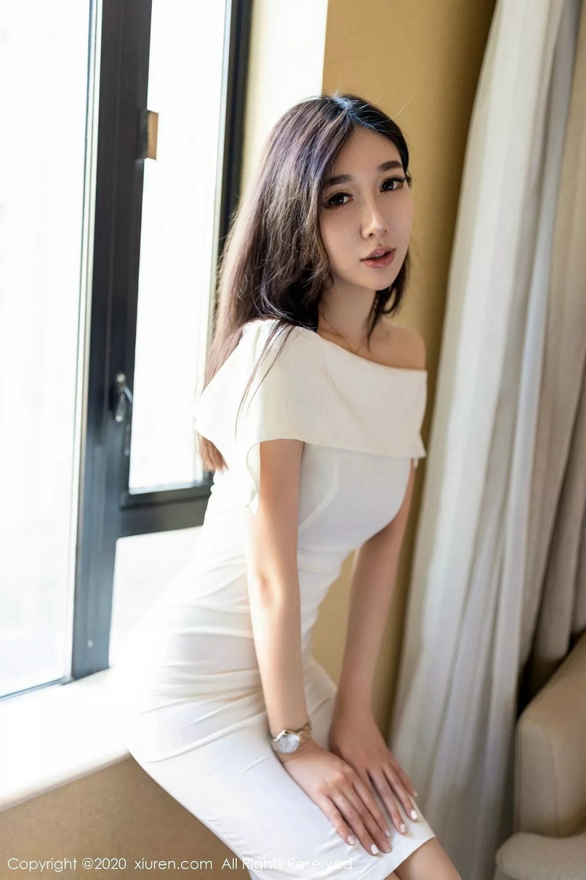 秀人集.com_[XiuRen秀人网]No.2097_嫩模伊思思niko白色典雅气质长裙配肉丝袜秀美腿玉足性感写真40P