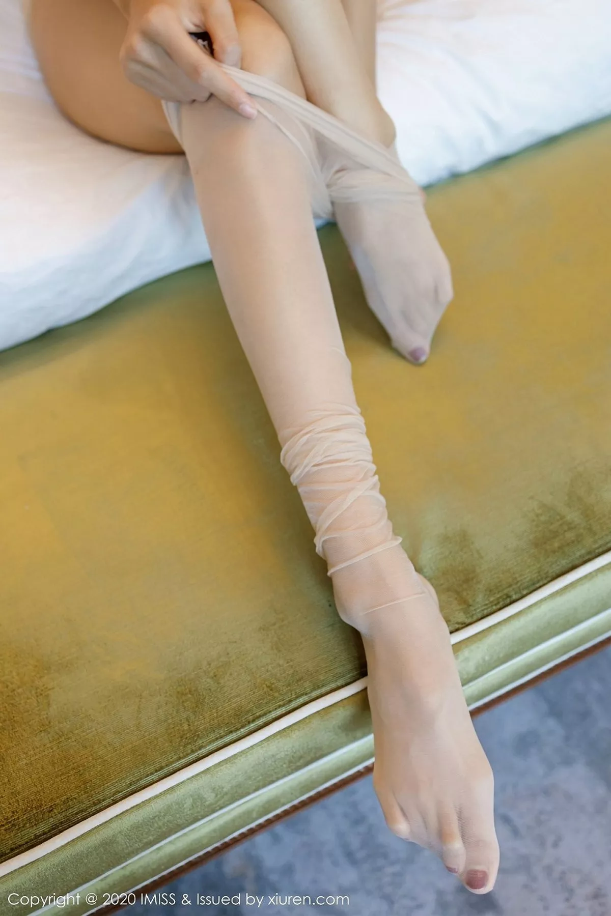 秀人集.com_[IMISS爱蜜社]Vol.453_嫩模蓝夏Akasha私房紧身连身裙半脱黑色内裤极致诱惑写真61P