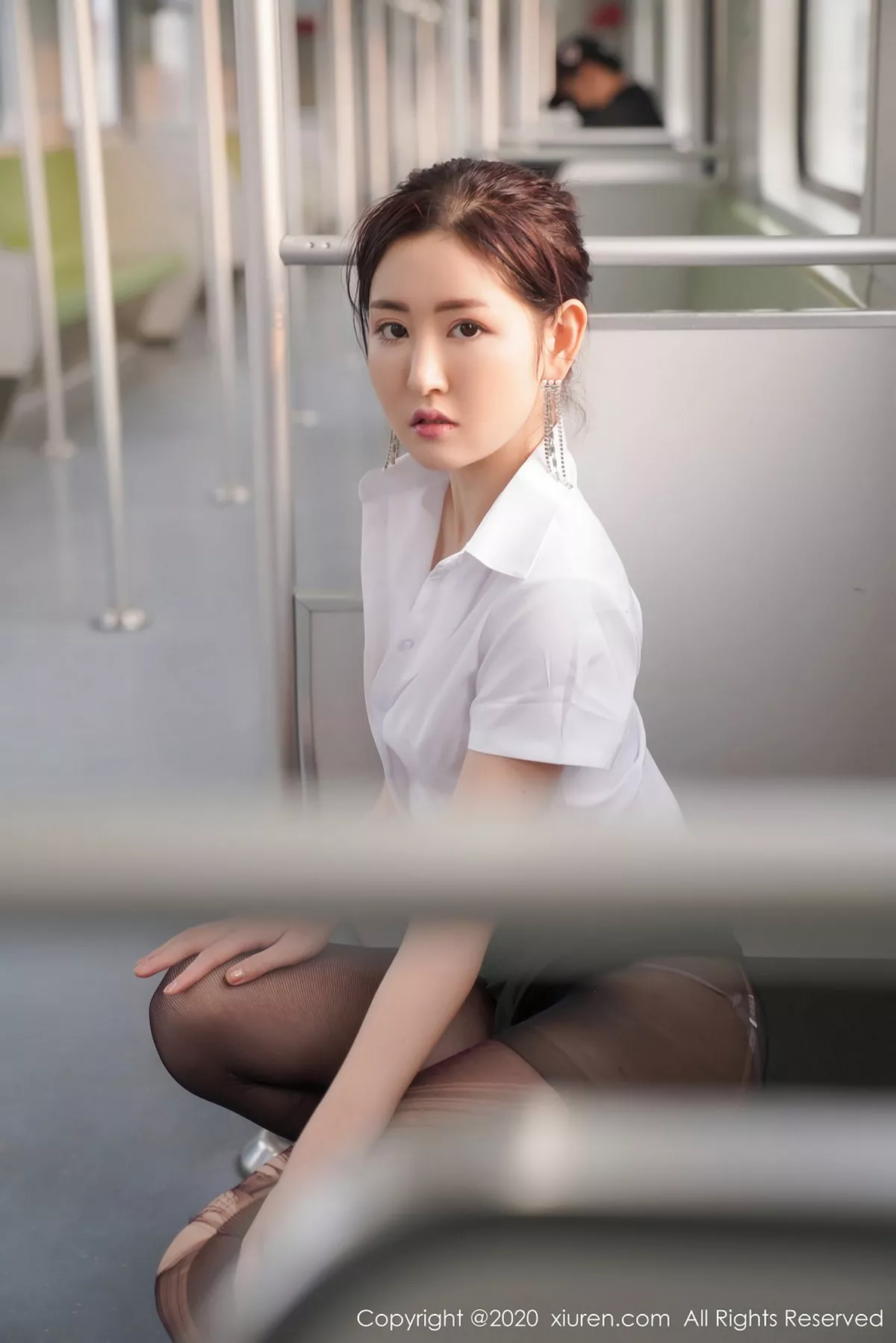 秀人集.com_[XiuRen秀人网]No.2202_嫩模沈梦瑶地铁场景主题性感秘书制服黑短裙下黑丝美腿诱惑写真140P