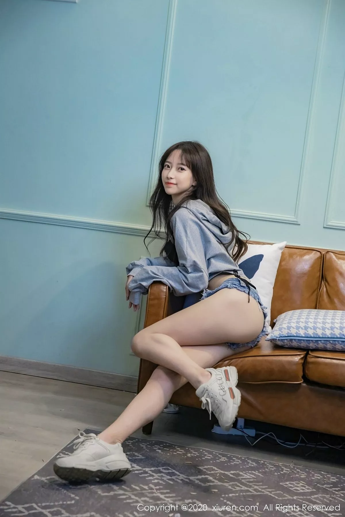 秀人集.com_[XiuRen秀人网]No.2203_嫩模bunny七七居家女友主题性感牛仔短裤秀浑圆翘臀诱惑写真48P