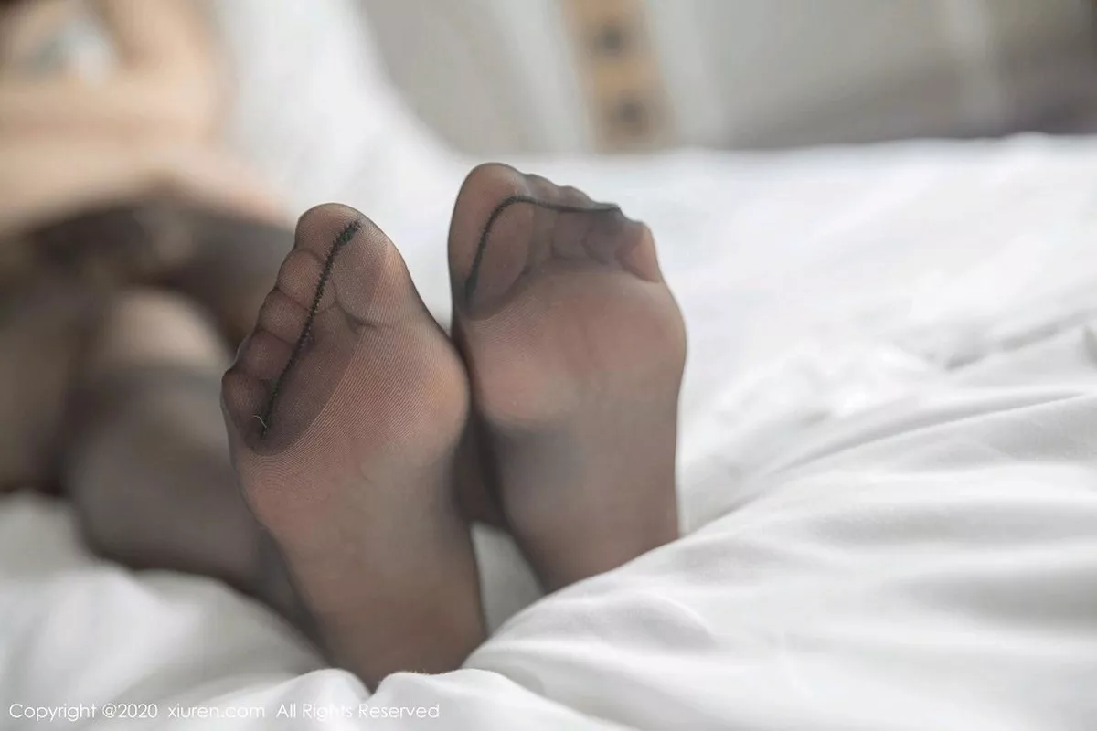 秀人集.com_[XiuRen秀人网]No.2201_嫩模诗诗kiki私房性感内衣配无内黑丝半脱露豪乳极致诱惑写真38P