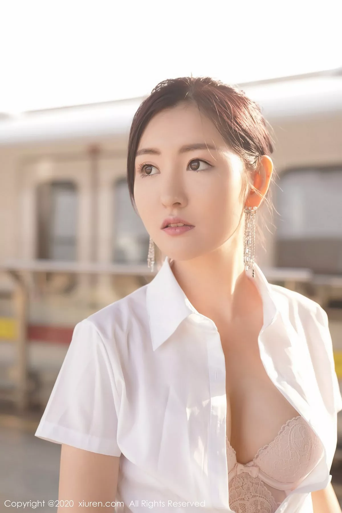 秀人集.com_[XiuRen秀人网]No.2202_嫩模沈梦瑶地铁场景主题性感秘书制服黑短裙下黑丝美腿诱惑写真140P