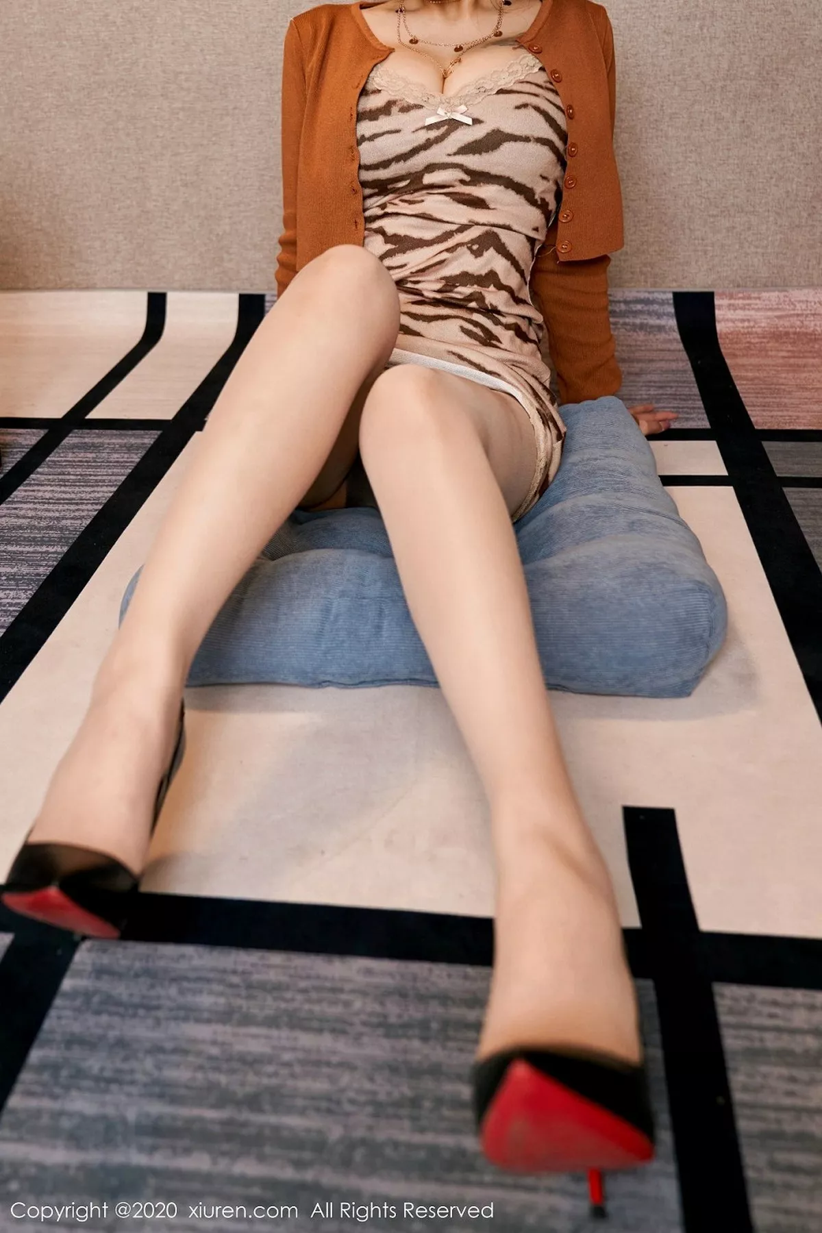 秀人集.com_[XiuRen秀人网]No.2208_嫩模Betty林子欣心愿旅拍私房吊裙半脱露性感内衣诱惑写真89P