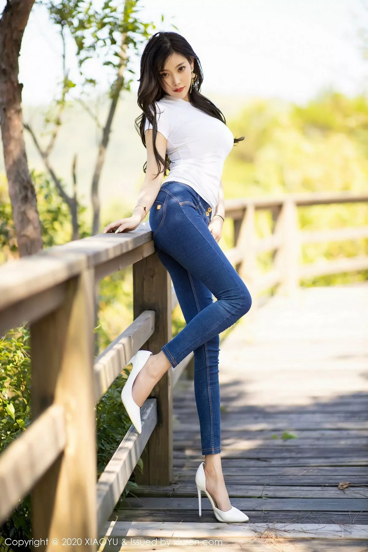 秀人集.com_[XiaoYu画语界]Vol.300_女神杨晨晨sugar私房床上脱牛仔裤露性感内衣完美诱惑写真92P