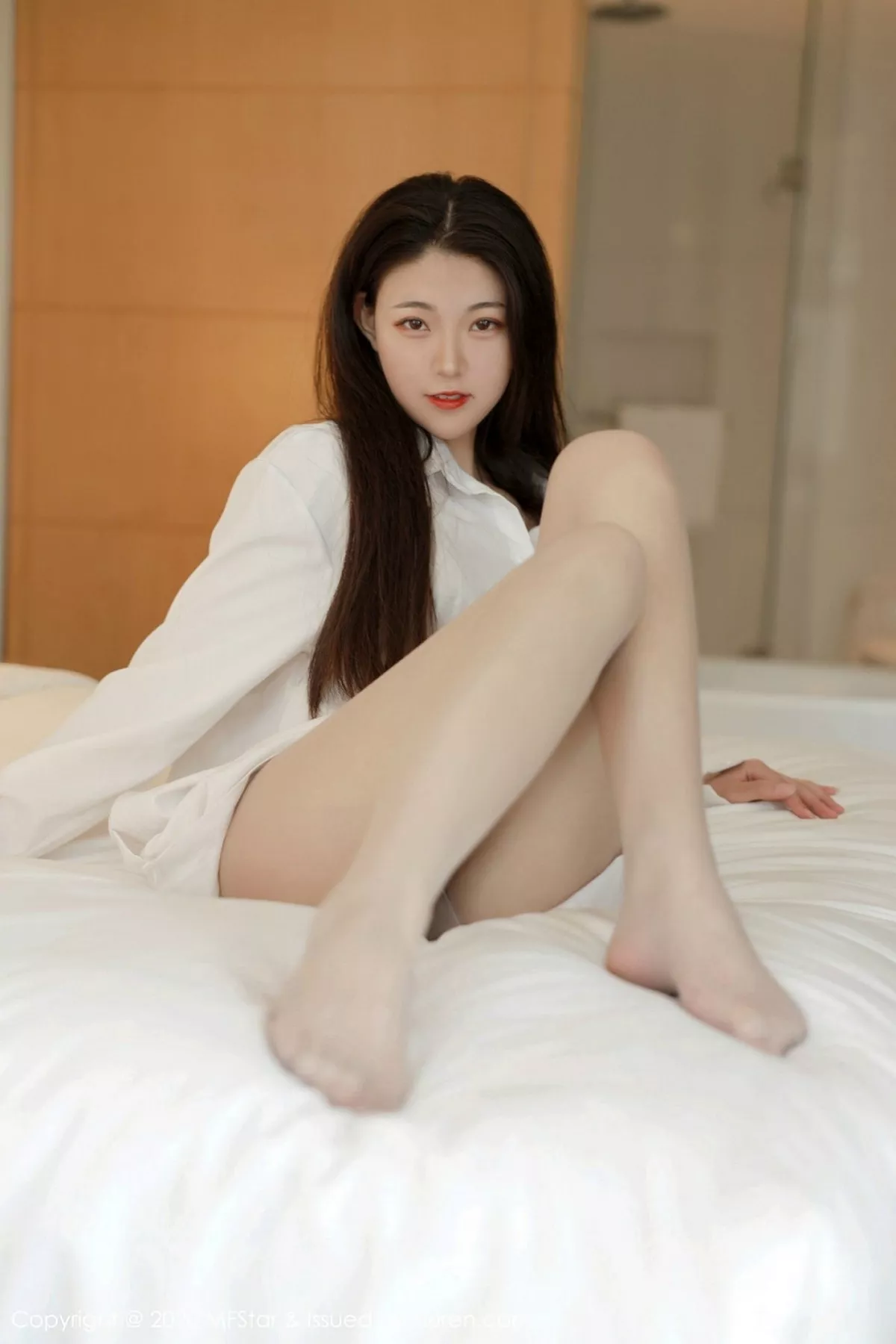 秀人集.com_[MFStar模范学院]Vol.321_嫩模Laura张小妮私房白衬衣配无内肉丝裤袜秀翘臀诱惑写真58P