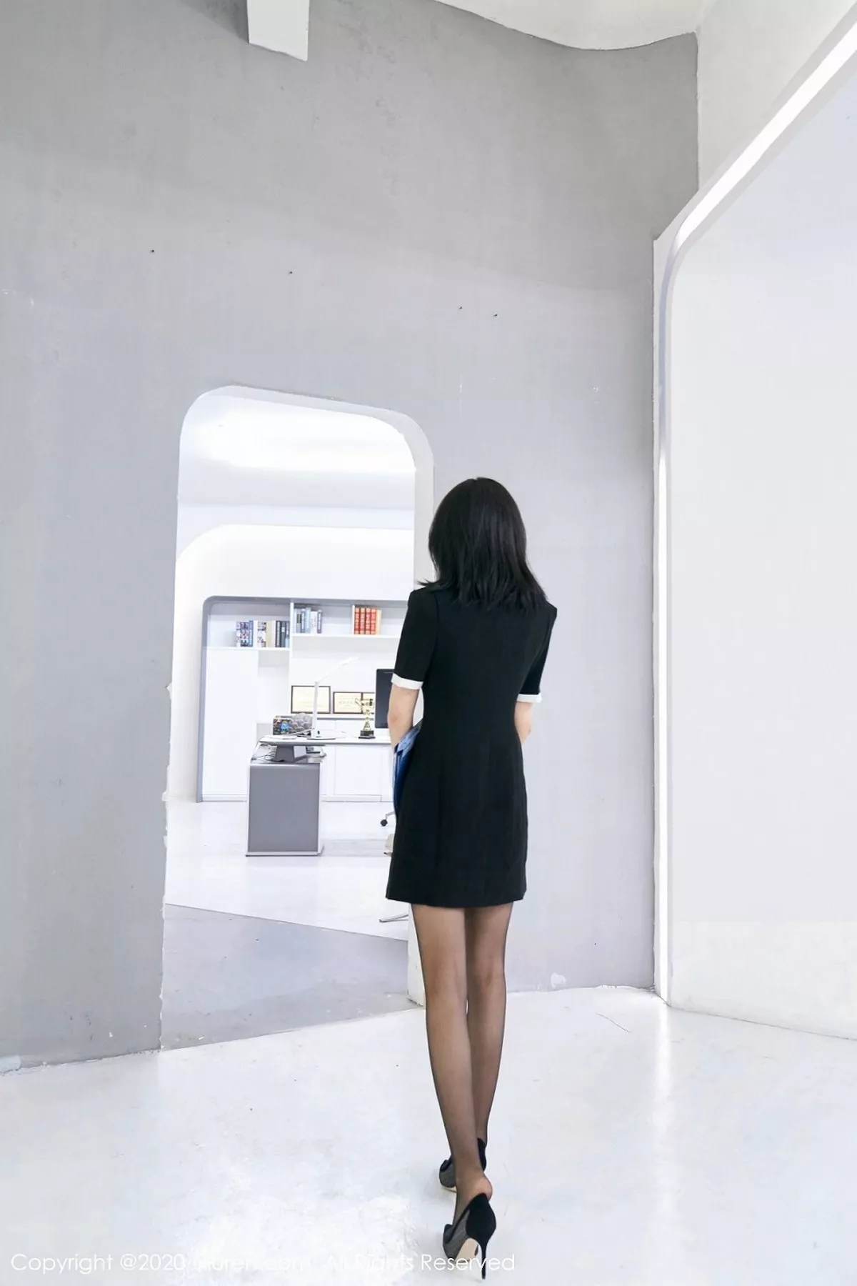 秀人集.com_[XiuRen秀人网]No.2216_嫩模九月生心愿旅拍职场秘书主题性感内衣配黑丝裤袜诱惑写真69P