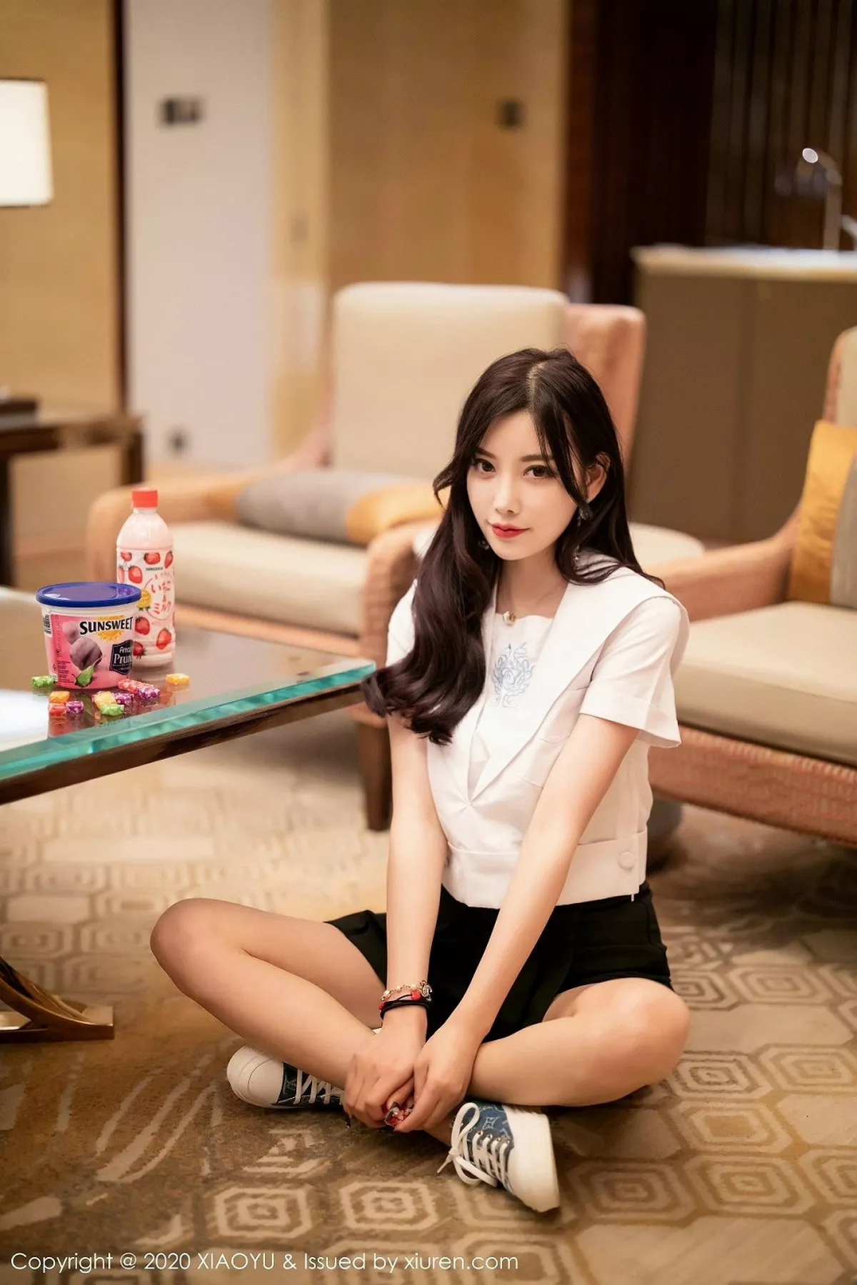 秀人集.com_[XiaoYu画语界]Vol.305_女神杨晨晨sugar澳门旅拍剧情镜头下JK制服半脱诱惑写真89P