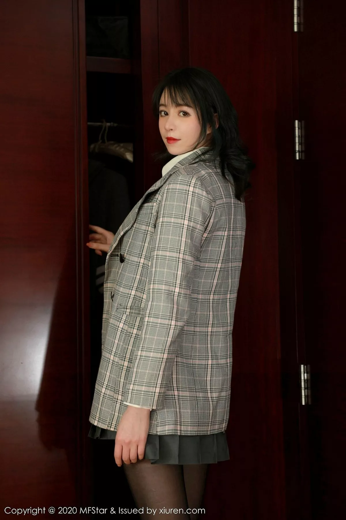 秀人集.com_[MFStar模范学院]Vol.312_嫩模yoo优优私房JK服饰半脱真空露白嫩美乳撩人诱惑写真49P