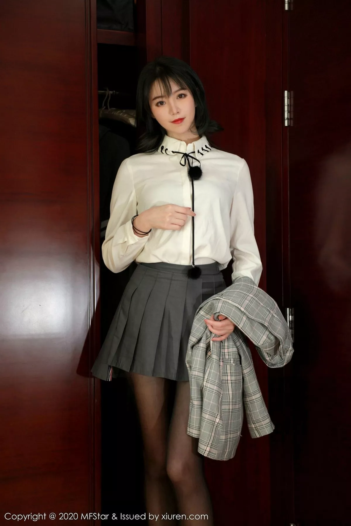 秀人集.com_[MFStar模范学院]Vol.312_嫩模yoo优优私房JK服饰半脱真空露白嫩美乳撩人诱惑写真49P