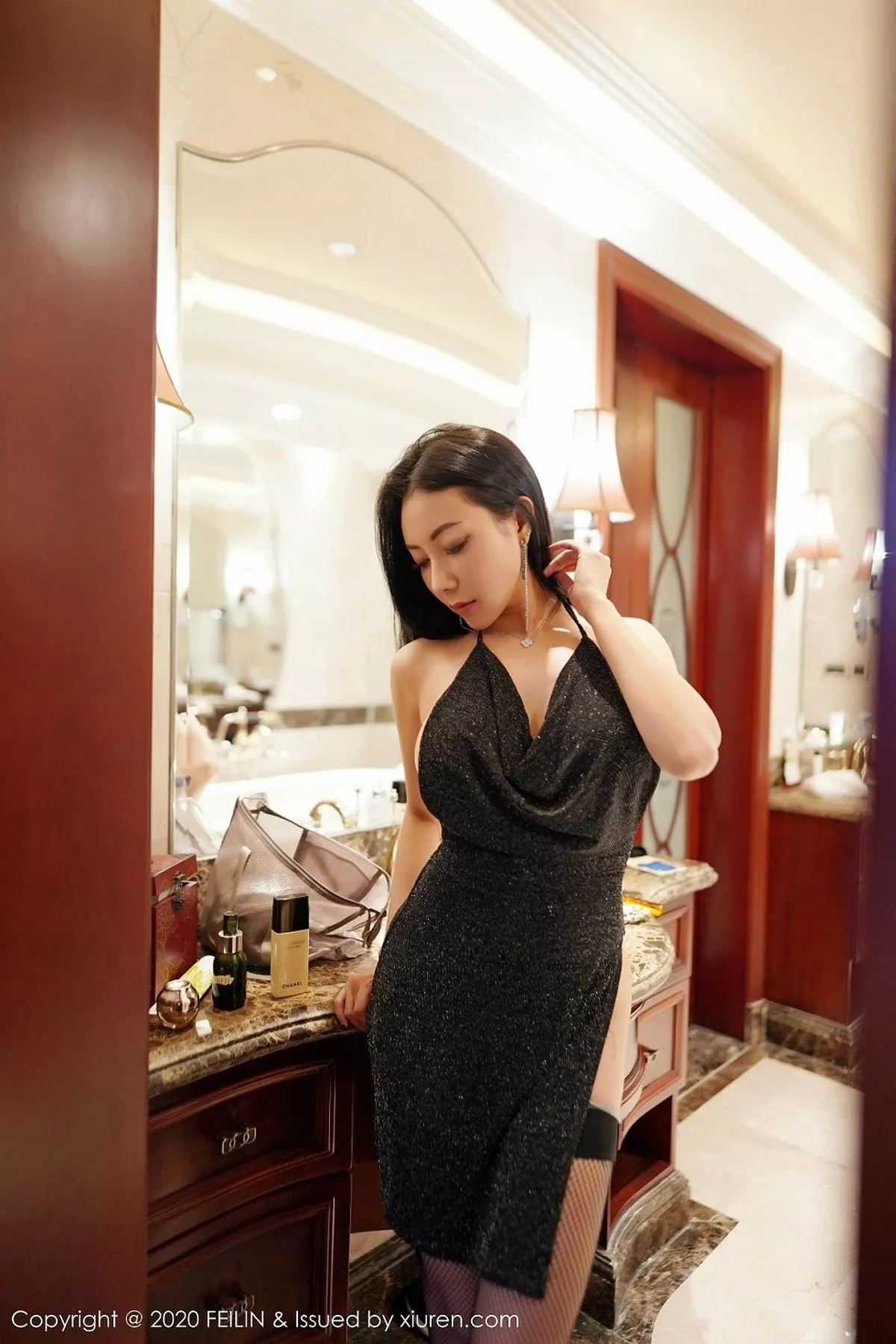 秀人集.com_[FeiLin嗲囡囡]VOL.232_御姐果儿Victoria私房黑色情趣内衣秀丰胸肥臀惹火诱惑写真60P