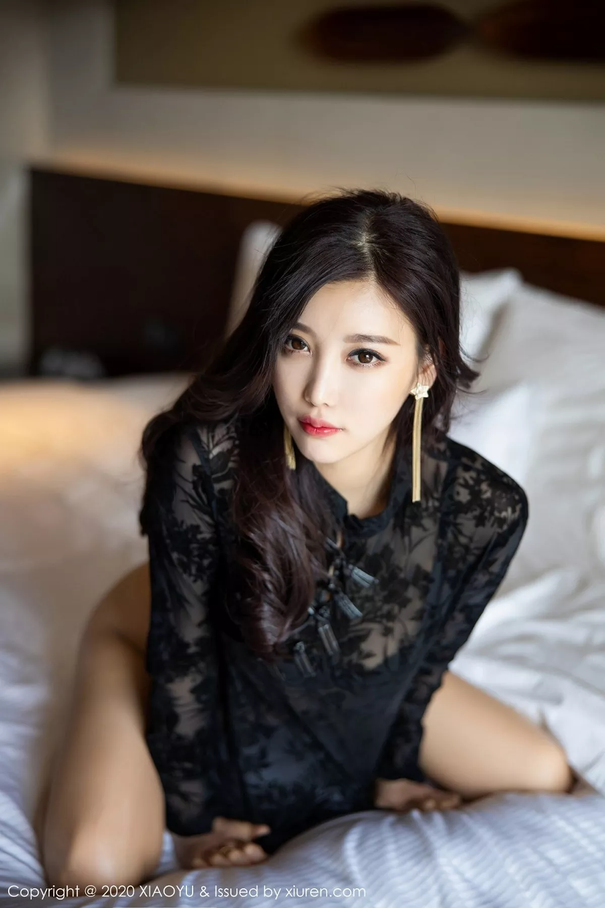 秀人集.com_[XiaoYu画语界]Vol.293_女神杨晨晨sugar床上黑色内衣配肉丝袜秀完美身材诱惑写真105P