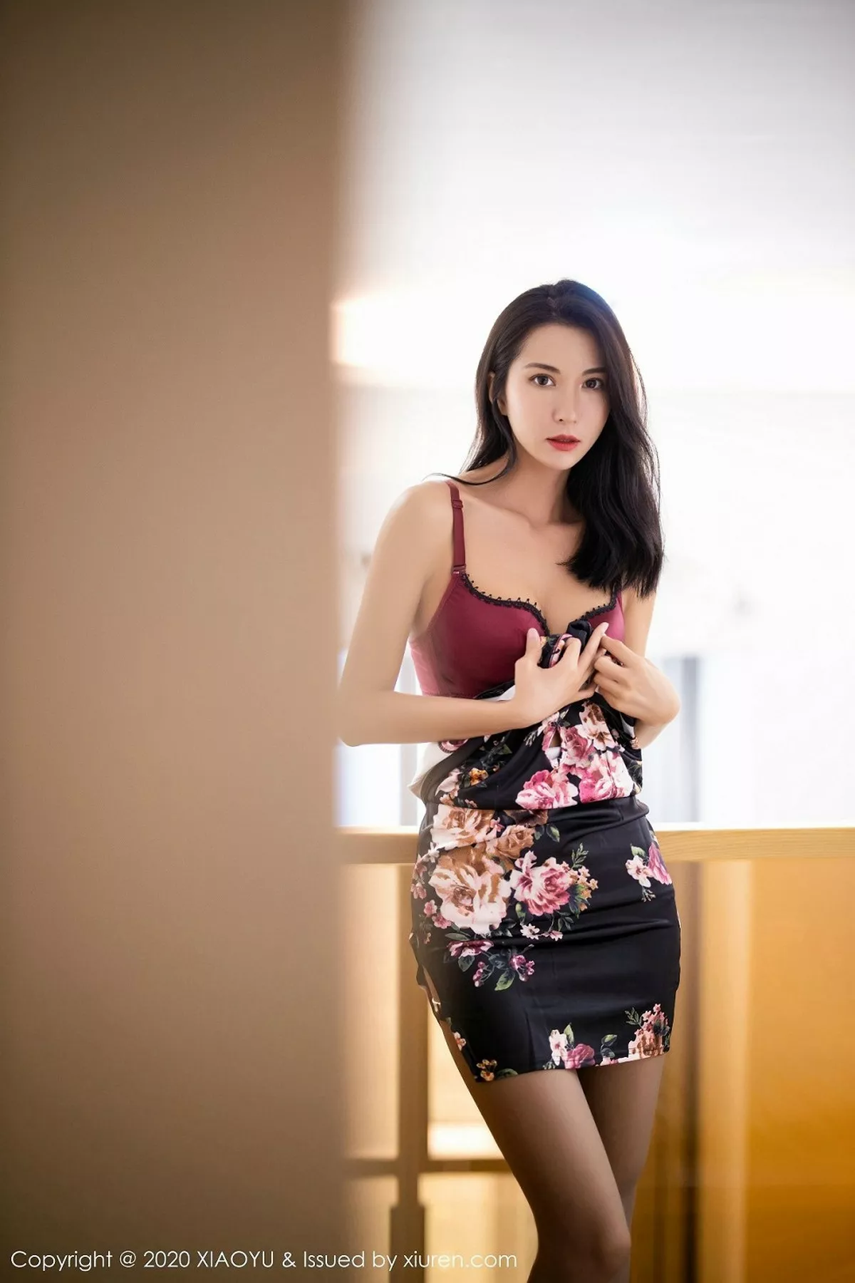 秀人集.com_[XiaoYu画语界]Vol.294_女神Carry私房花色旗袍配肉丝袜半脱露性感内衣诱惑写真72P