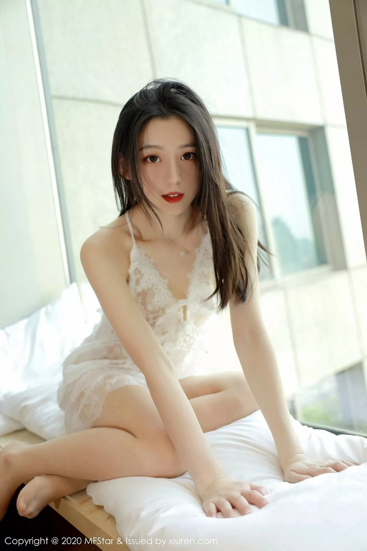 秀人集.com_[MFStar模范学院]Vol.315_嫩模言沫私房白色缕空睡衣配无内肉丝裤袜撩人诱惑写真40P