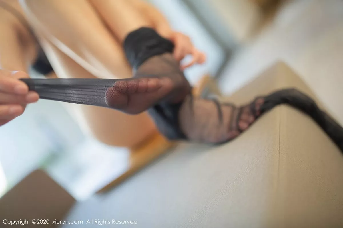 秀人集.com_[XiuRen秀人网]No.2185_嫩模陆萱萱乌镇+太湖旅拍连衣裙黑丝主题私房半脱内衣诱惑写真80P