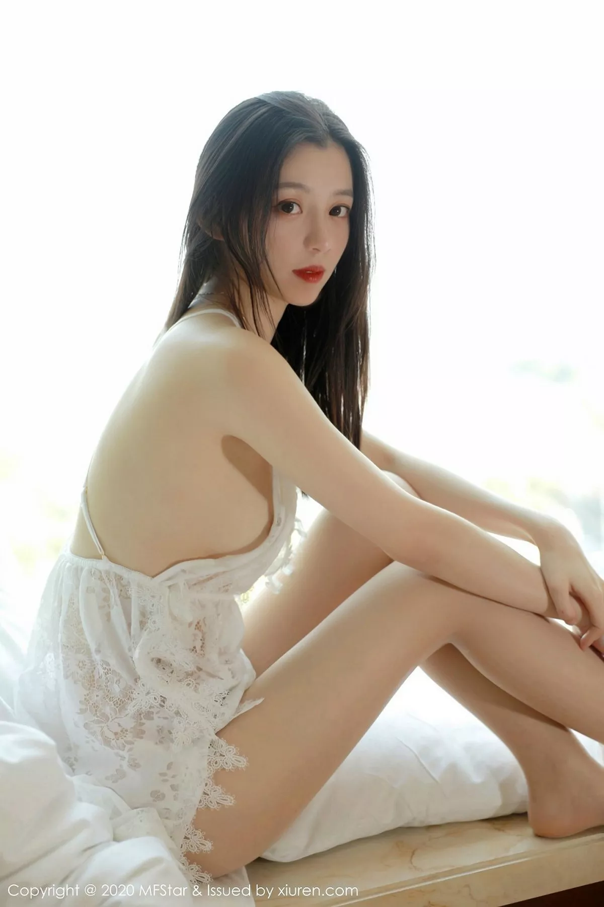 秀人集.com_[MFStar模范学院]Vol.315_嫩模言沫私房白色缕空睡衣配无内肉丝裤袜撩人诱惑写真40P