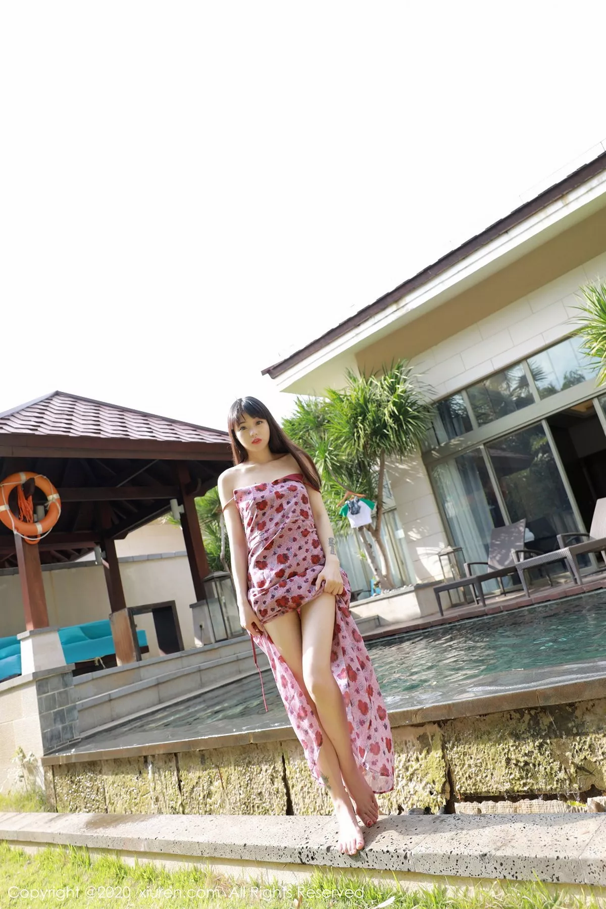 秀人集.com_[XiuRen秀人网]No.2156_嫩模小水blue户外性感花色小碎裙秀白嫩美胸迷人美腿写真59P