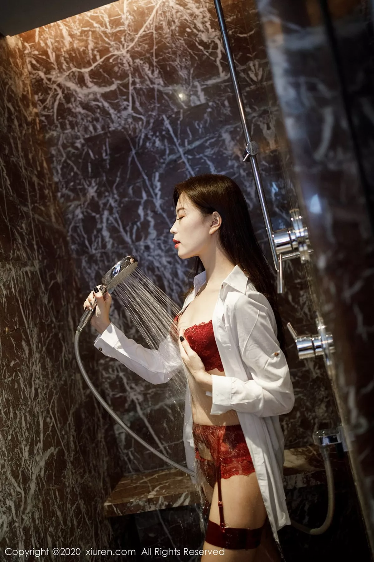 秀人集.com_[XiuRen秀人网]No.2249_嫩模杨紫嫣Cynthia私房浴室里猩红内衣吊带袜湿身诱惑写真60P