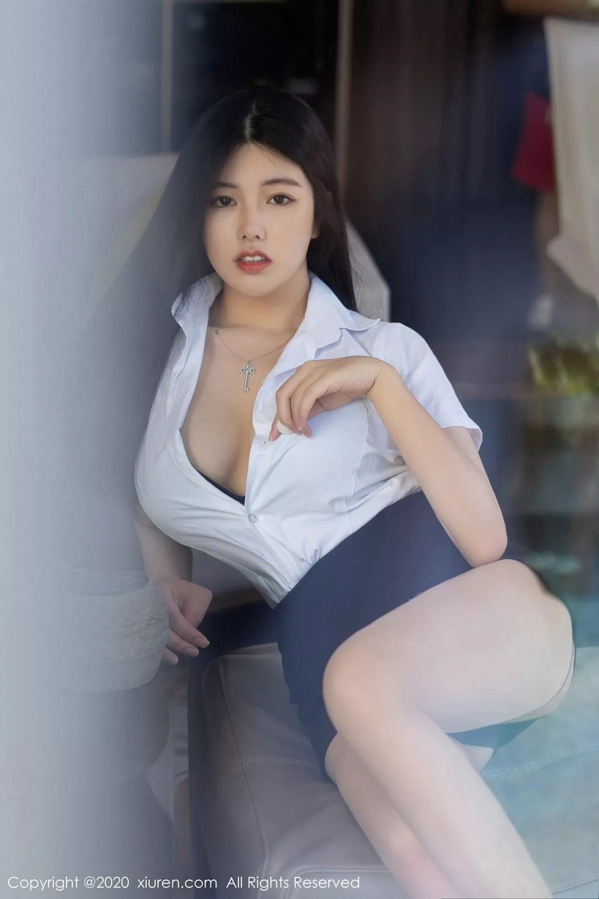 秀人集.com_[XiuRen秀人网]No.2275_女神娜露Selena三亚旅拍白衬衫配黑短裙半脱露豪乳诱惑写真59P