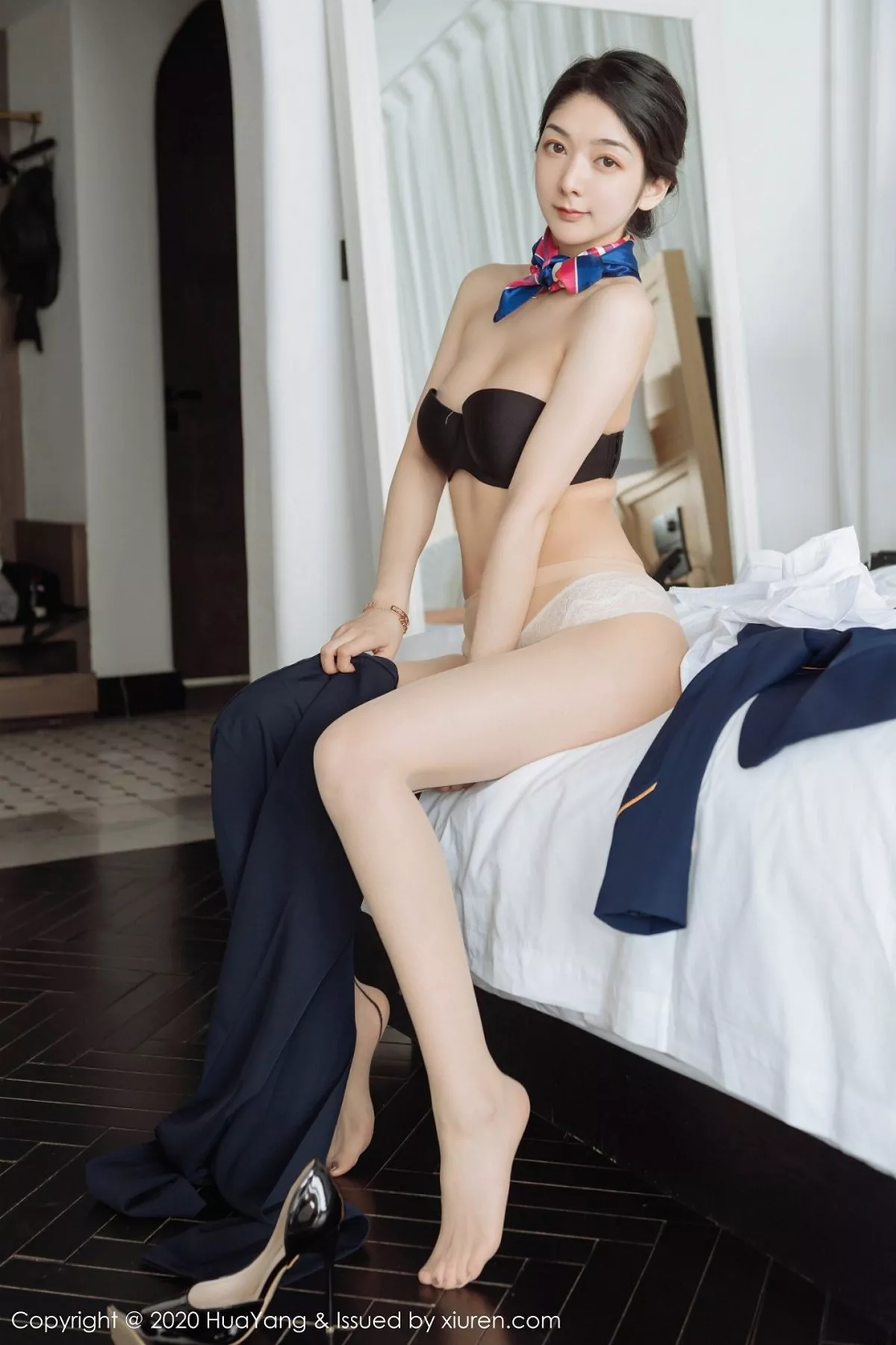 秀人集.com_[HuaYang花漾]Vol.248_女神Angela小热巴云南旅拍职业装车拍开档肉丝裤袜诱惑写真53P