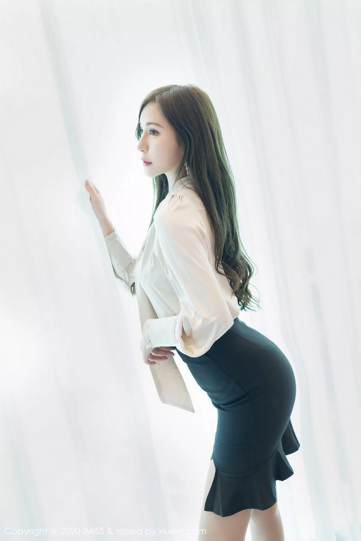 秀人集.com_[IMISS爱蜜社]Vol.475_气质女神Lavinia私房床上性感内衣秀火辣身材完美诱惑写真52P