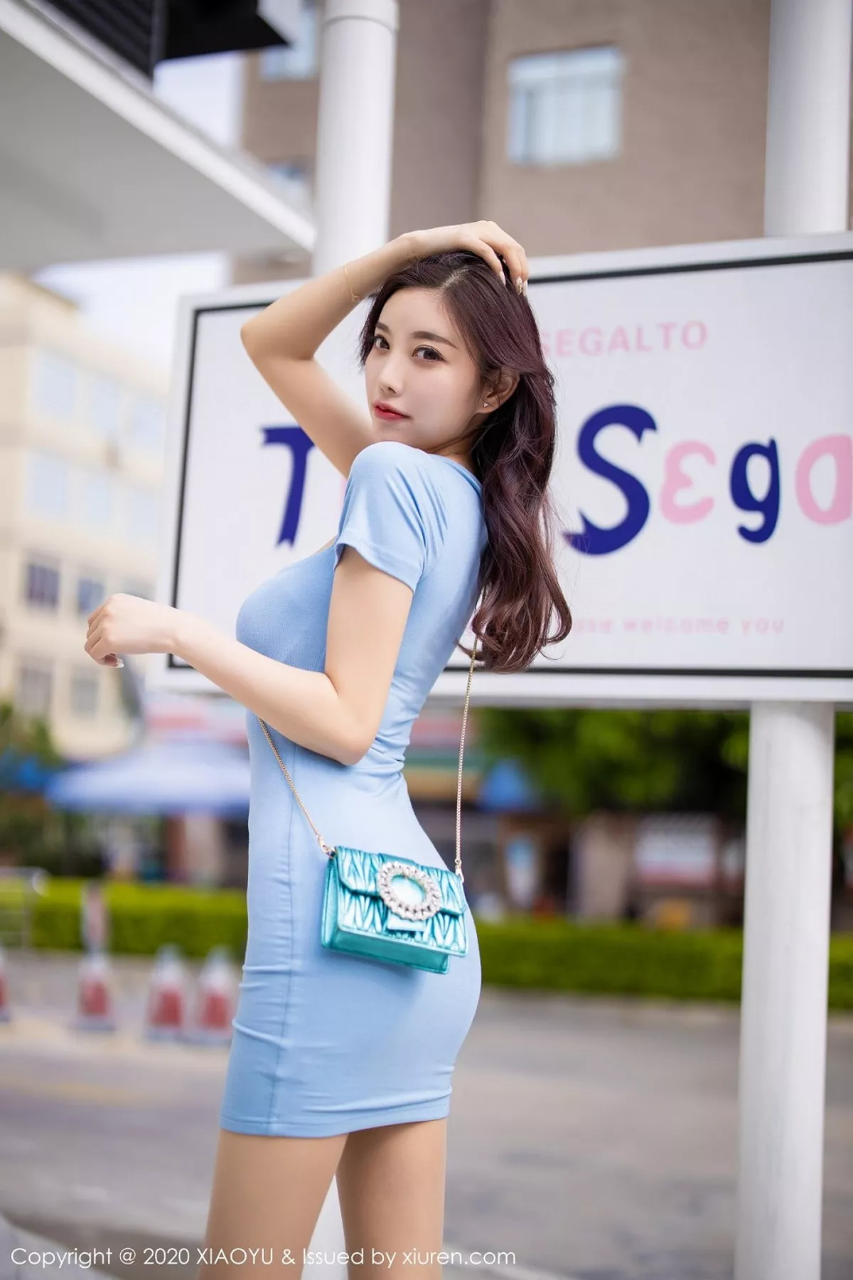 秀人集.com_[XiaoYu画语界]Vol.317_女神杨晨晨sugar时尚街拍主题连身裙秀完美身材性感写真85P