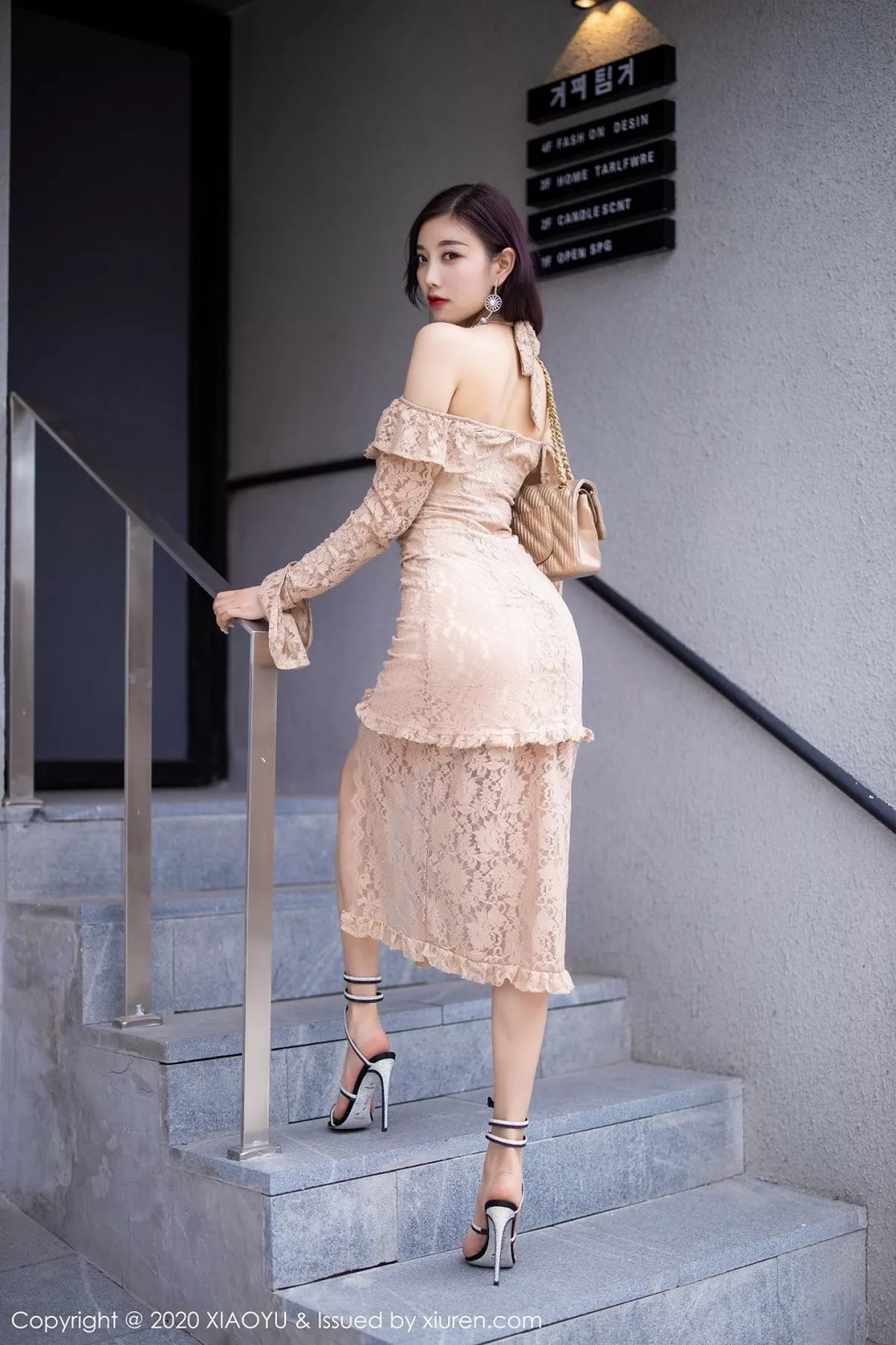 秀人集.com_[XiaoYu画语界]Vol.317_女神杨晨晨sugar时尚街拍主题连身裙秀完美身材性感写真85P