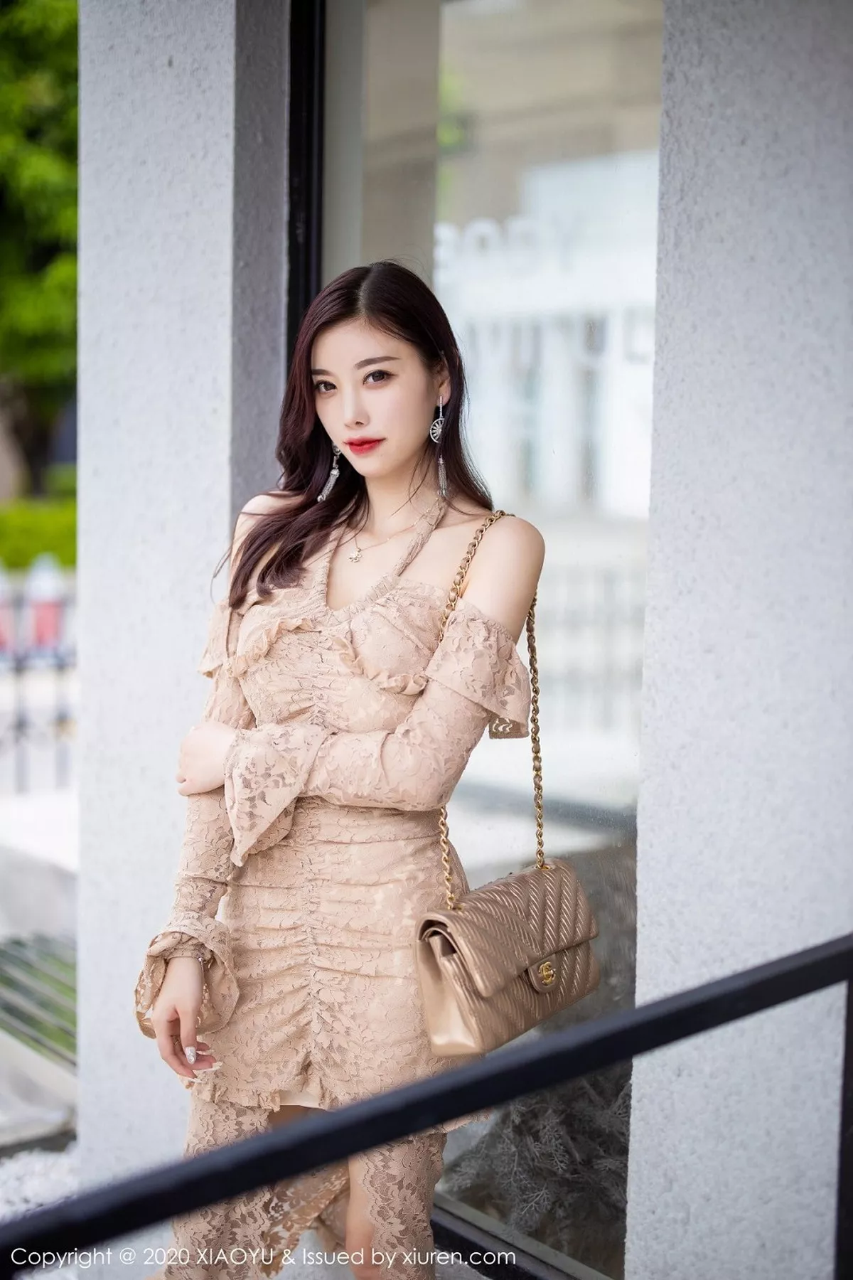 秀人集.com_[XiaoYu画语界]Vol.317_女神杨晨晨sugar时尚街拍主题连身裙秀完美身材性感写真85P