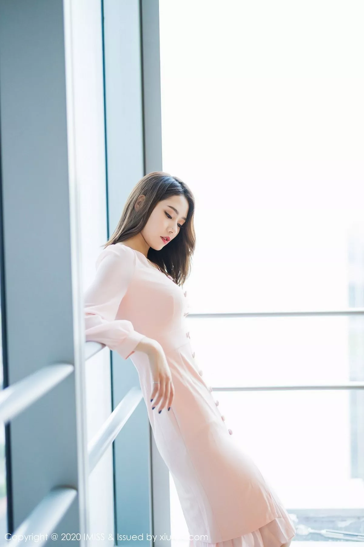 秀人集.com_[IMISS爱蜜社]Vol.476_嫩模方子萱私房粉色睡裙全脱露性感红色内衣迷人诱惑写真47P