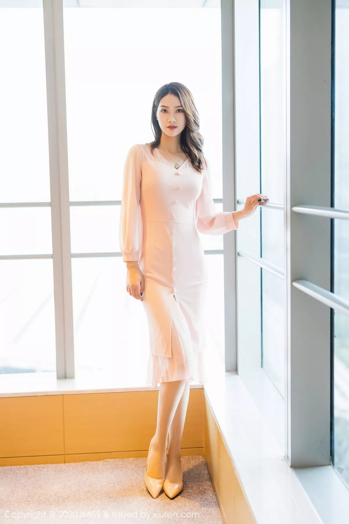 秀人集.com_[IMISS爱蜜社]Vol.476_嫩模方子萱私房粉色睡裙全脱露性感红色内衣迷人诱惑写真47P