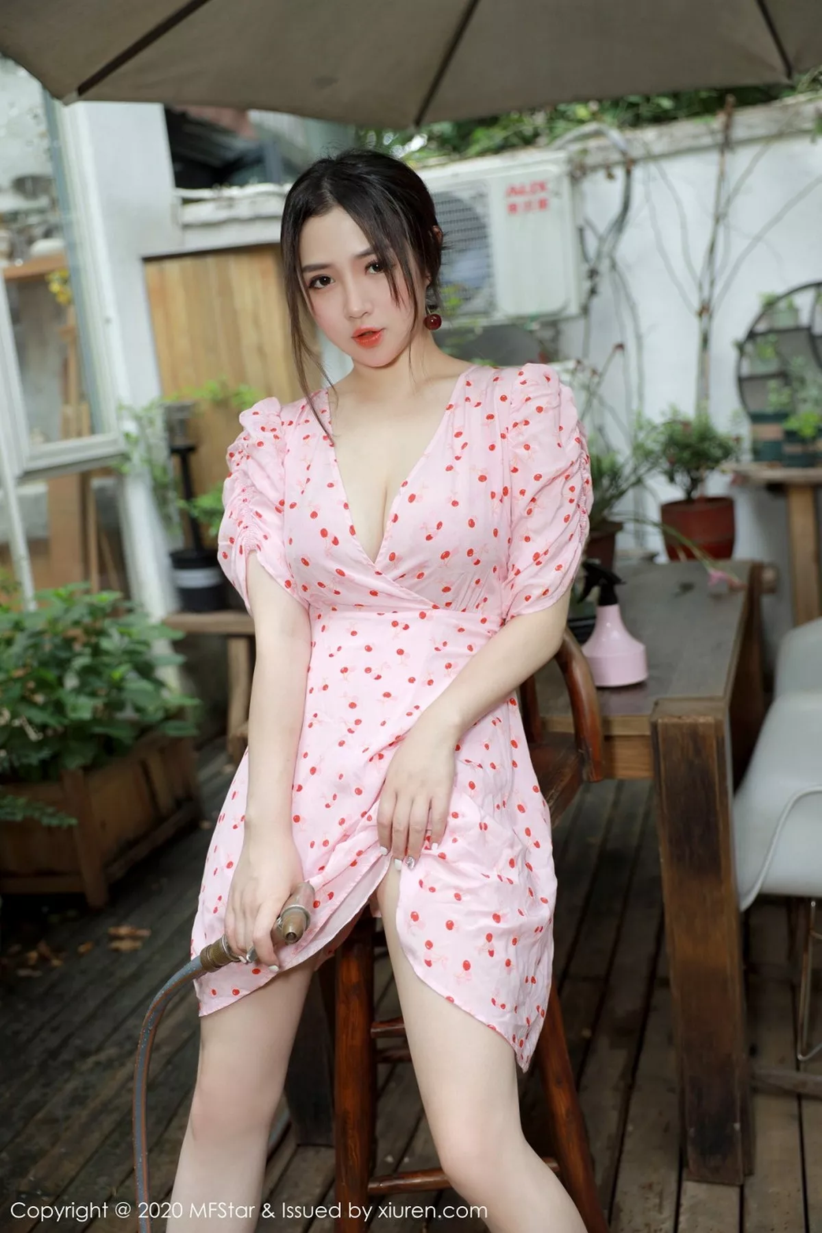 秀人集.com_[MFStar模范学院]Vol.338_嫩模蛋糕Cake大理旅拍小碎花裙半脱露性感内衣诱惑写真45P