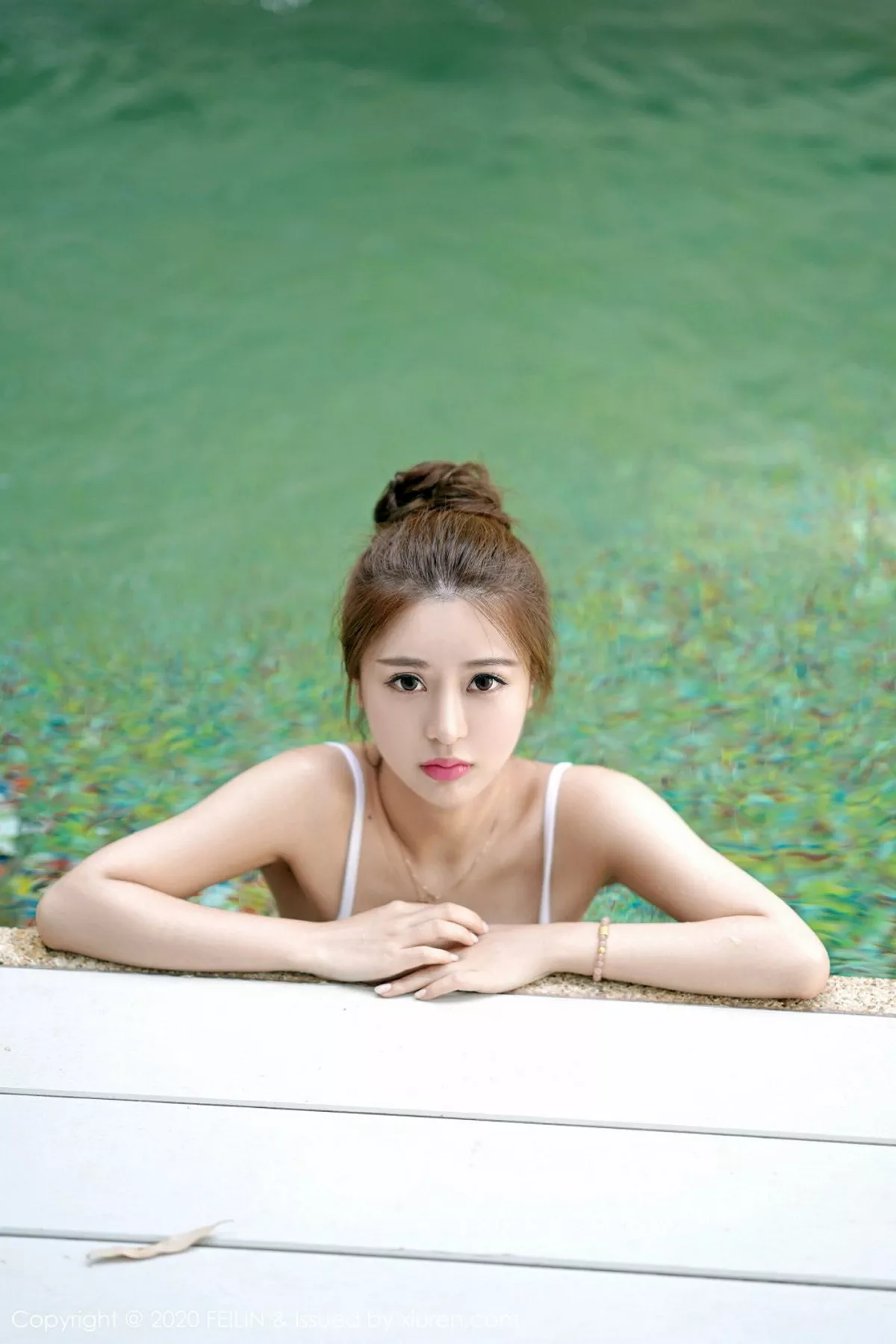 秀人集.com_[FeiLin嗲囡囡]VOL.234_嫩模luna张静燕沙滩黄色比基尼+泳池白色比基尼诱惑写真104P