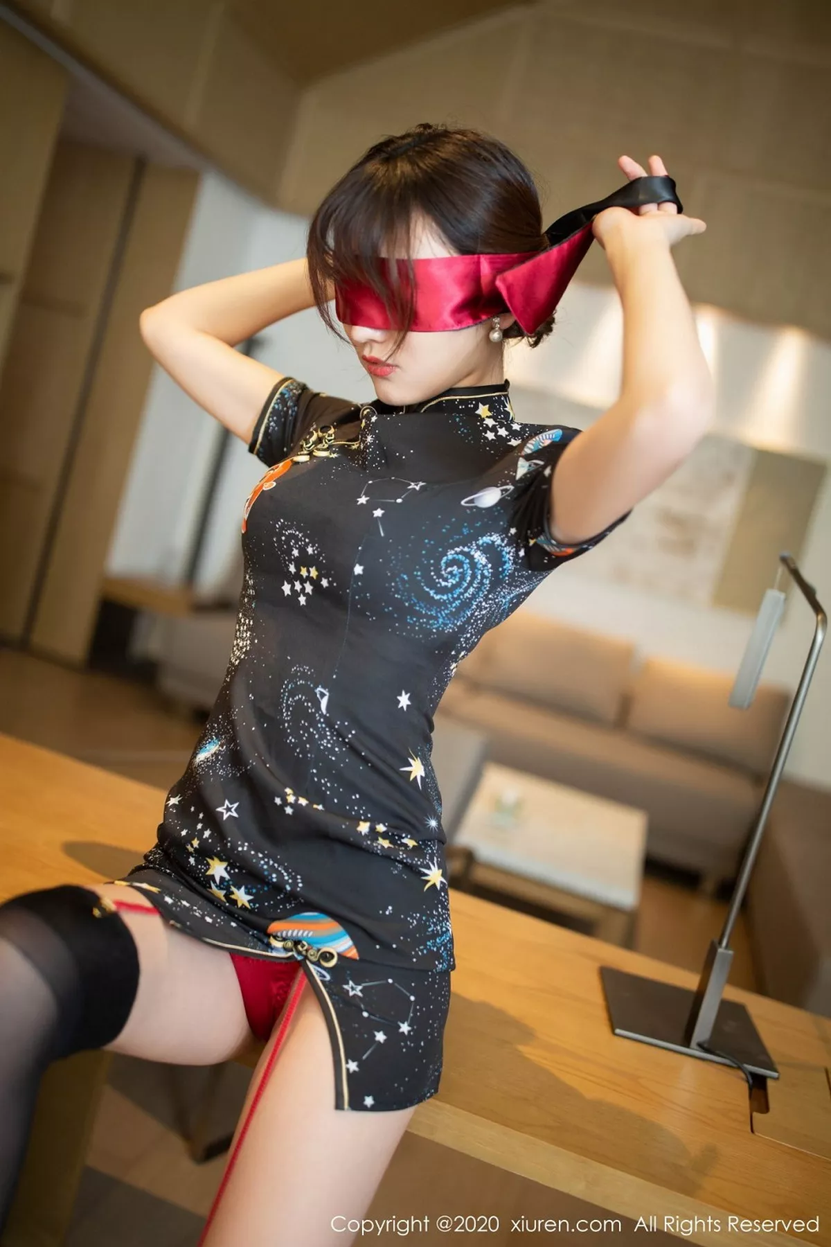 秀人集.com_[XiuRen秀人网]No.2289_女神陆萱萱乌镇+太湖旅拍私房古韵旗袍配吊带黑丝撩人诱惑写真80P