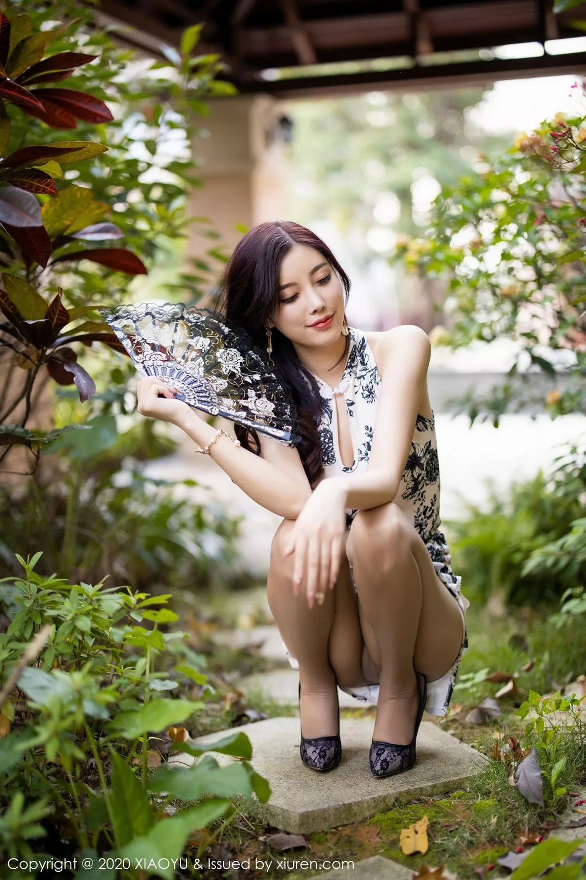 秀人集.com_[XiaoYu画语界]Vol.318_女神杨晨晨sugar素雅旗袍装配肉丝裤袜秀迷人身材性感写真98P