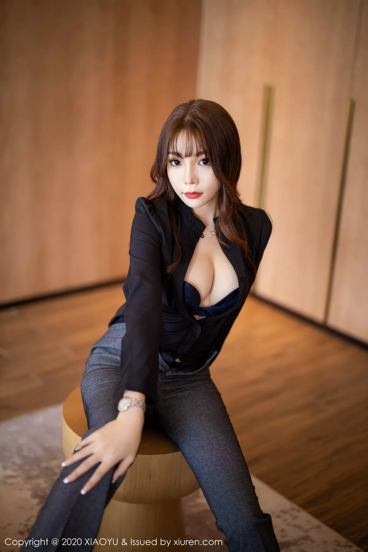 秀人集.com_[XiaoYu画语界]Vol.319_女神芝芝Booty阳朔旅拍职场制服主题露吊带黑丝袜撩人诱惑写真96P