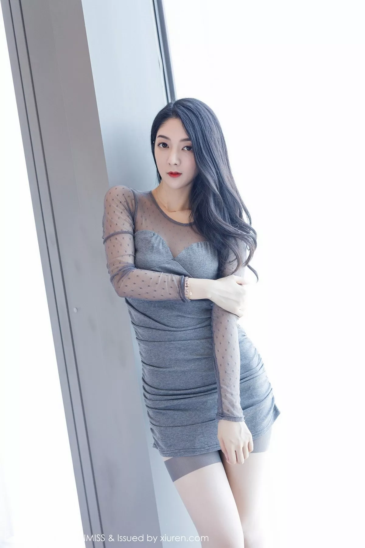 秀人集.com_[IMISS爱蜜社]Vol.479_女神Angela小热巴灰色风格服饰+性感红色内衣秀完美身材写真64P