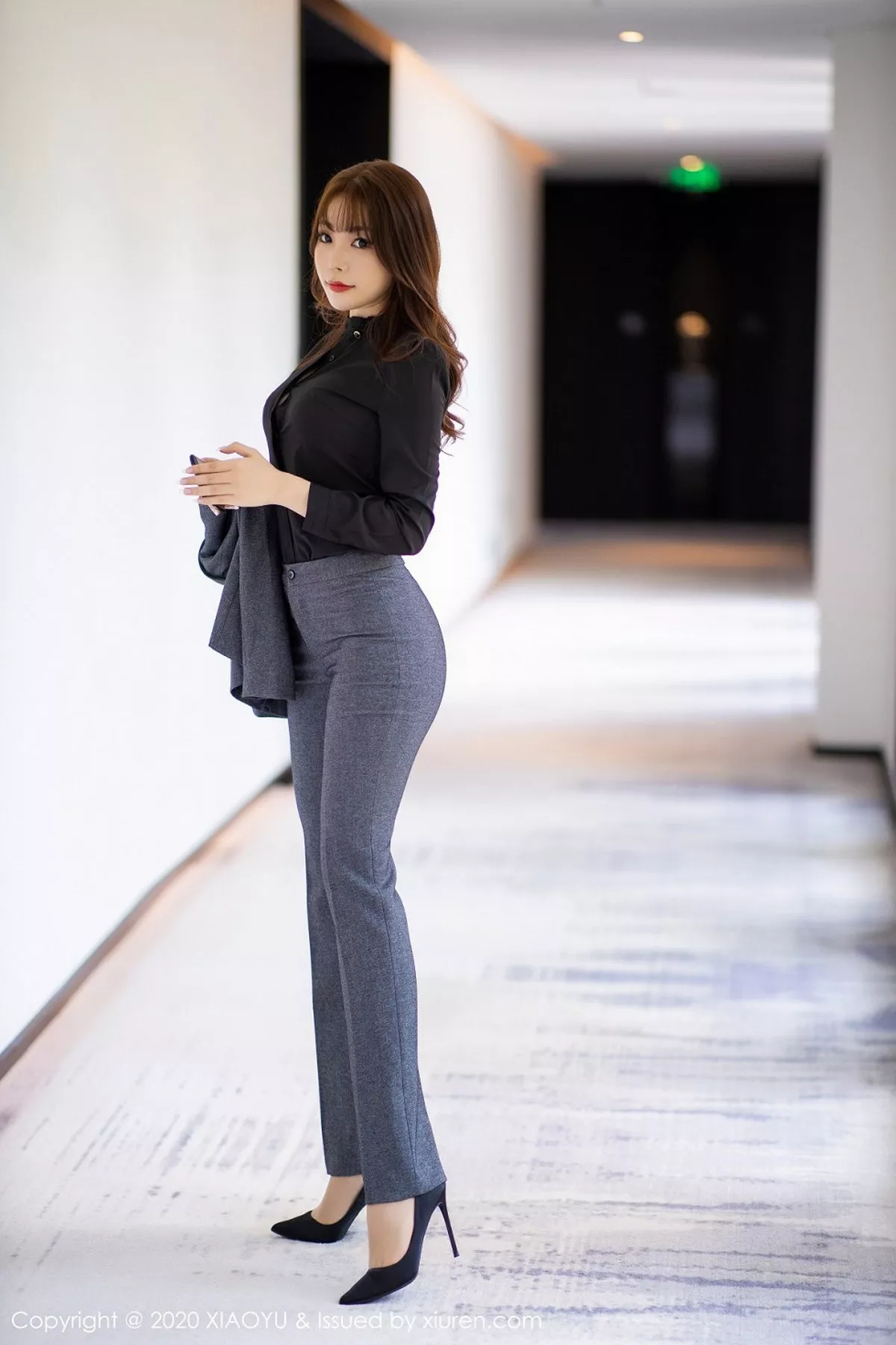 秀人集.com_[XiaoYu画语界]Vol.319_女神芝芝Booty阳朔旅拍职场制服主题露吊带黑丝袜撩人诱惑写真96P