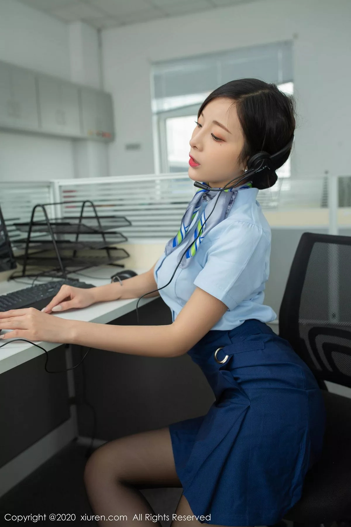 秀人集.com_[XiuRen秀人网]No.2257_嫩模陈小喵客服剧情主题短裙配无内黑丝裤袜极致魅惑写真85P