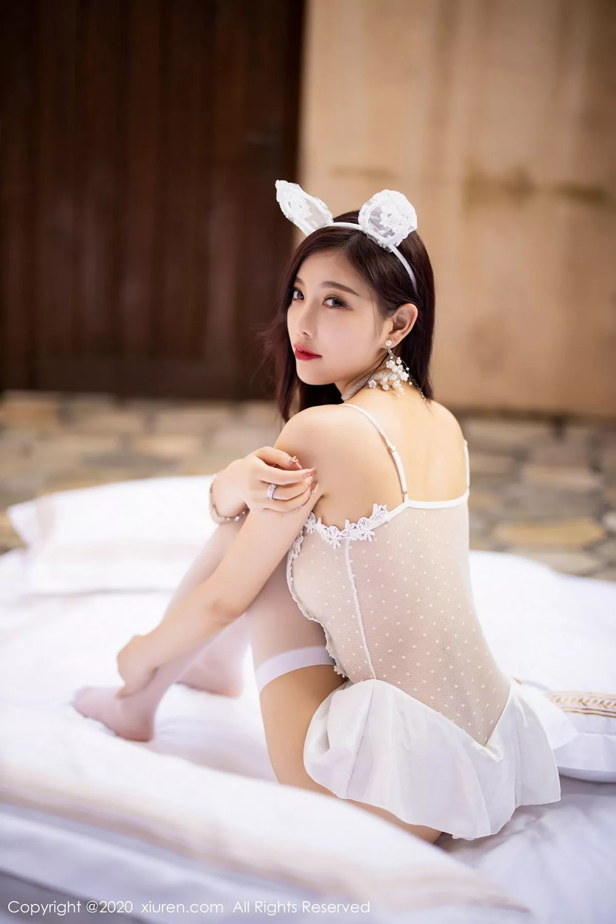 秀人集.com_[XiuRen秀人网]No.2301_女神杨晨晨sugar私房精致镂空吊裙主题极致丝袜配丁字裤诱惑写真72P