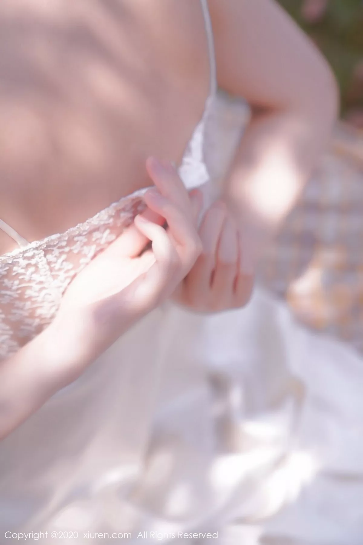 秀人集.com_[XiuRen秀人网]No.2297_嫩模沈梦瑶外景吊裙主题草地上半脱裙子真空露火辣身材诱惑写真55P