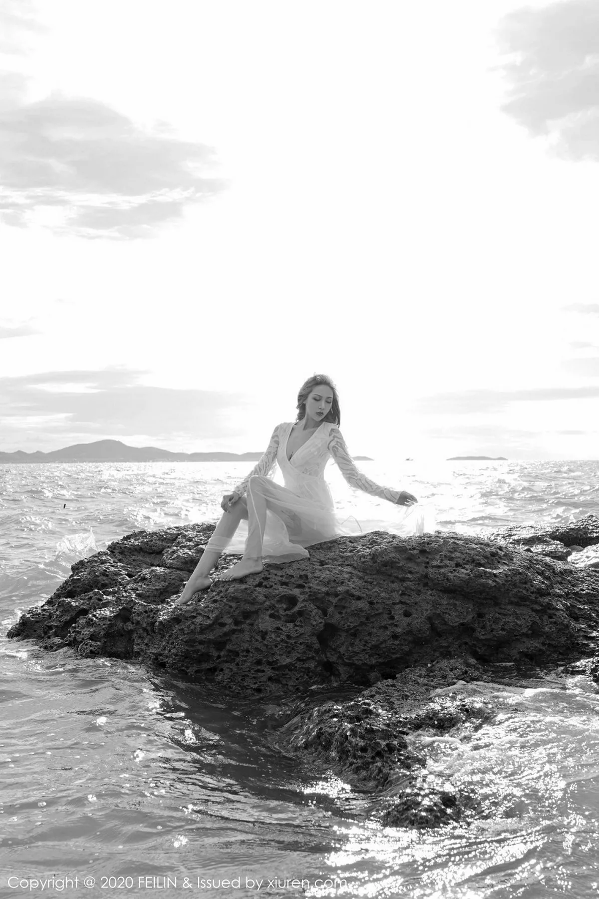 秀人集.com_[FeiLin嗲囡囡]VOL.236_嫩模晗大大Via私房黑色内衣+户外比基尼秀苗条身材性感写真106P